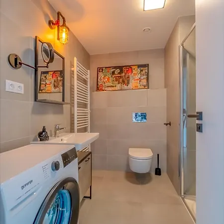 Daire Industrialux In Premium Smichov By Rentez Prag