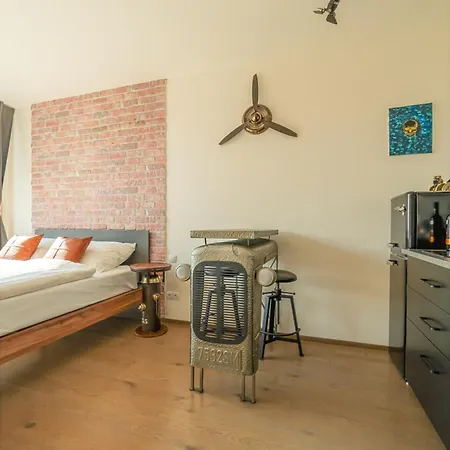 Industrialux In Premium Smichov By Rentez Daire *