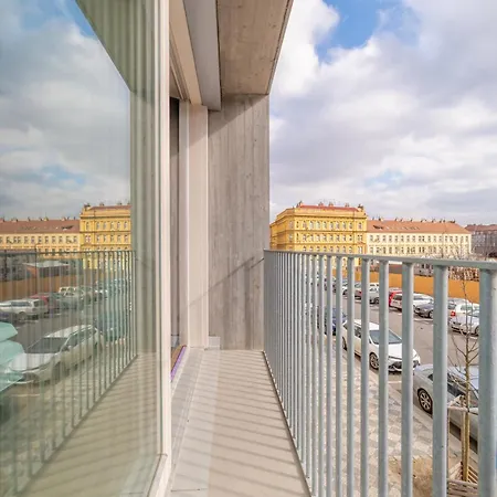 Industrialux In Premium Smichov By Rentez Daire *